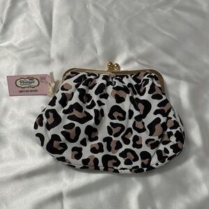 The Vintage Cosmetic company - Leopard Print Frame Cosmetic clutch